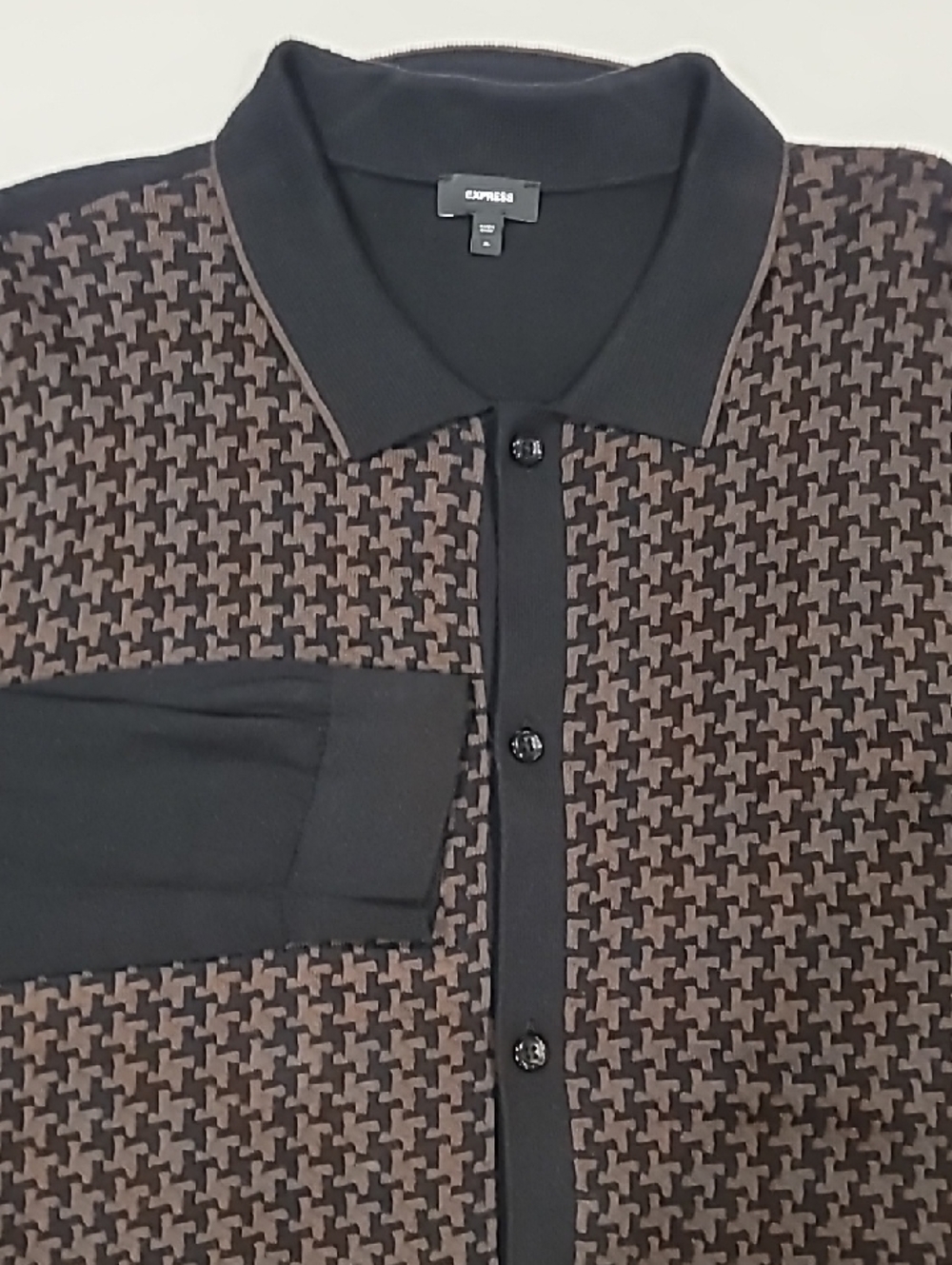 Express Men's Black and Brown Houndstooth Knit Button-Up Shirt XL - Picture 5 of 11